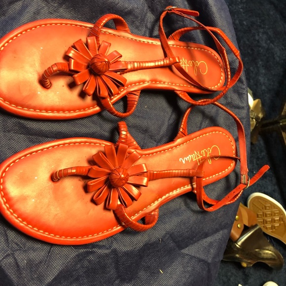 Cole Haan cute red flower sandals - Picture 2 of 3